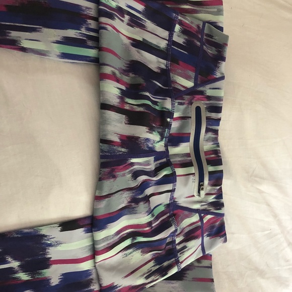 Athleta multicolor crop legging - Picture 5 of 8